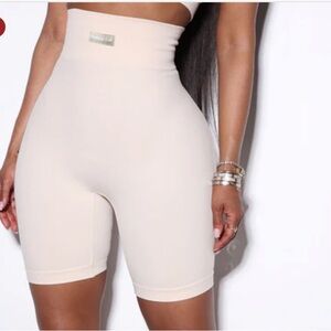 Fashion Nova - Cream Seamless Biker Shorts, Medium